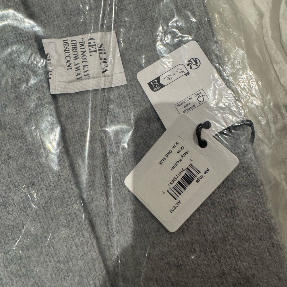 NWT Alo yoga merino wool oversized scarf women - Picture 5 of 5